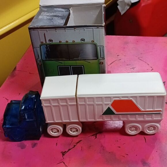 COPY - Highway King Everest Avon aftershave and talc - Picture 2 of 2